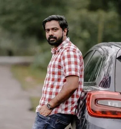 Mr Abdul Gafoor, Managing Director, English Cafe Tamil